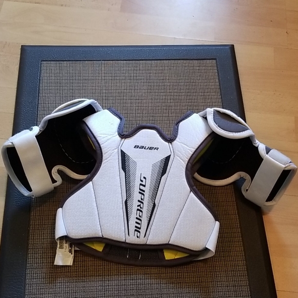 BAUER Youths Shoulder Pads (Age 3-5 yrs Old) - Picture 1 of 7